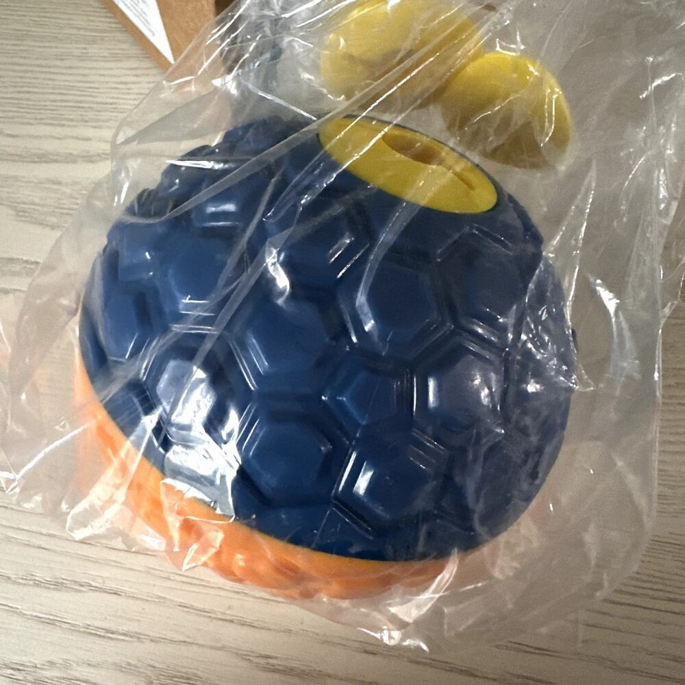 Dog Food Dispensing Ball Giggling NEW